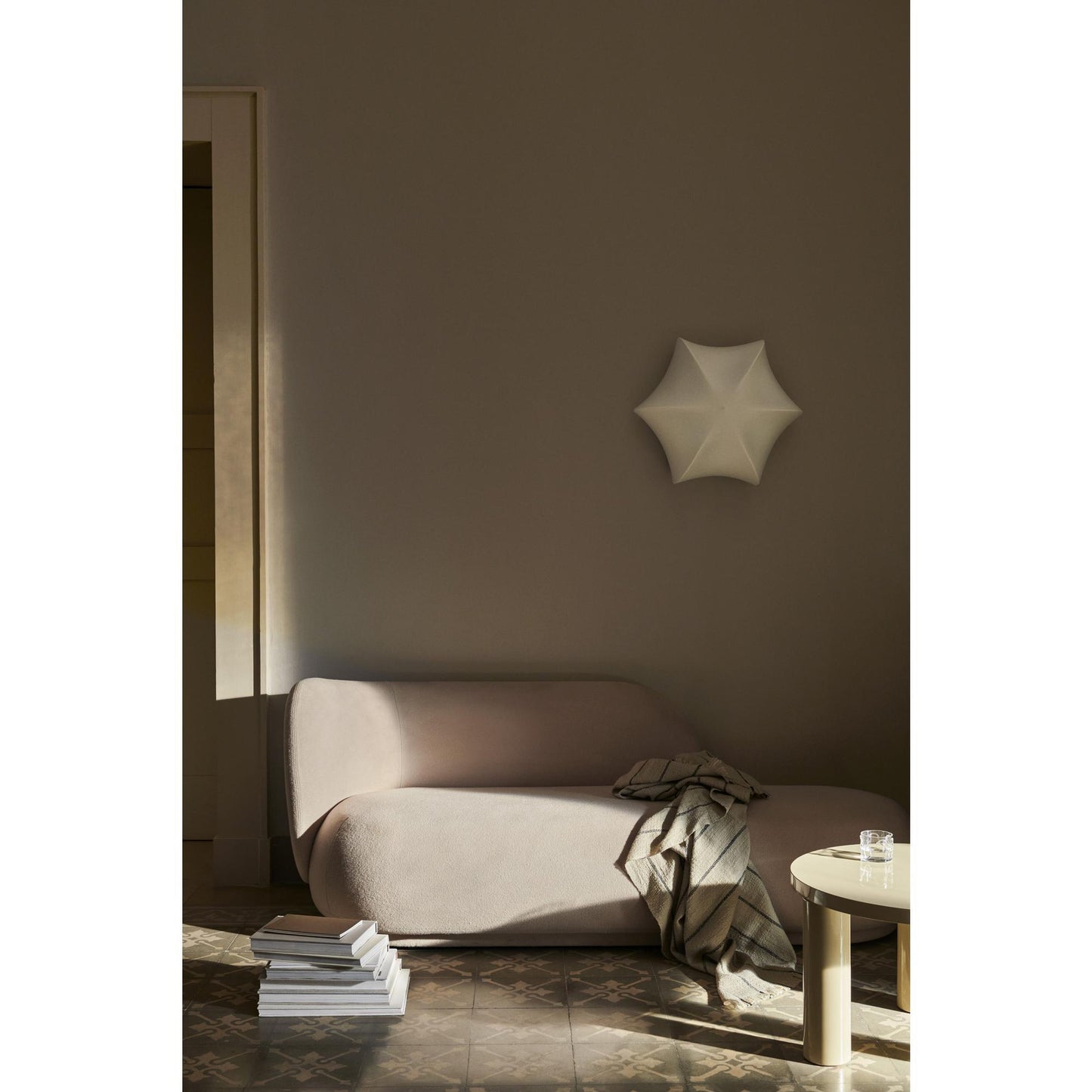 Ferm Living Poem Wall Lamp Ø60 White/Cashmere