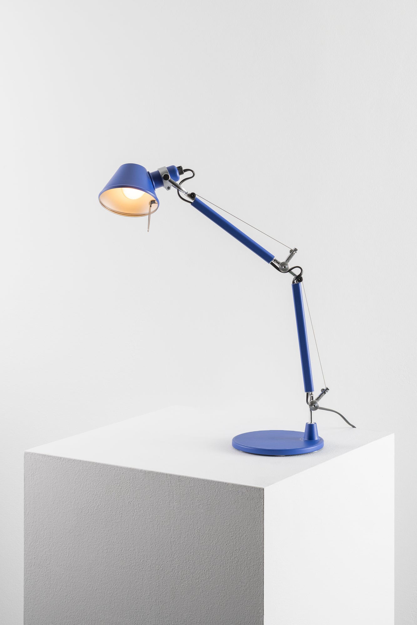 Tolomeo Micro table lamp, blue klein