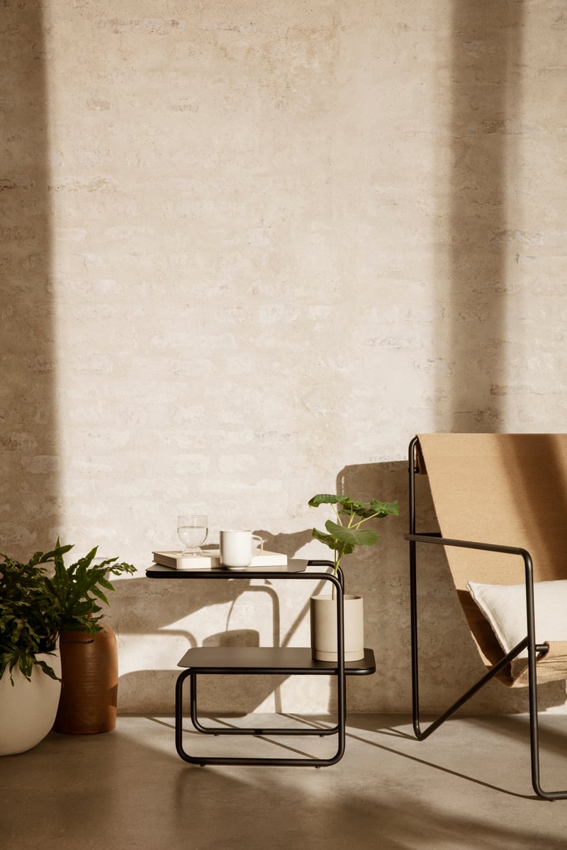 Level side table, black