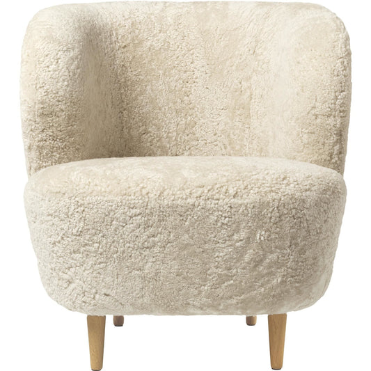 Stay Lounge Chair Upholstered In Sheepskin Moonlight With Oak Base