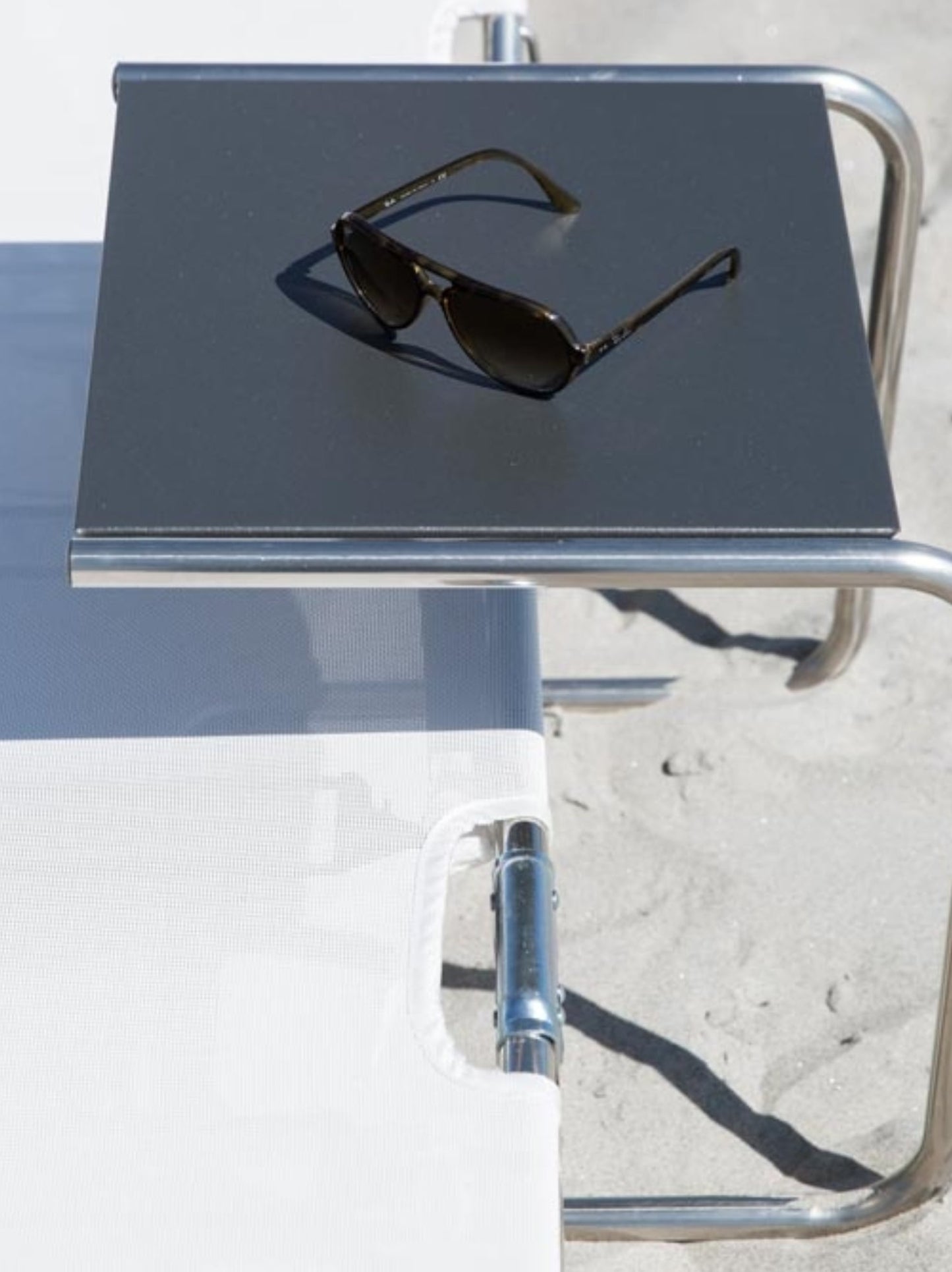 Club Outdoor sidetable, chrome - black