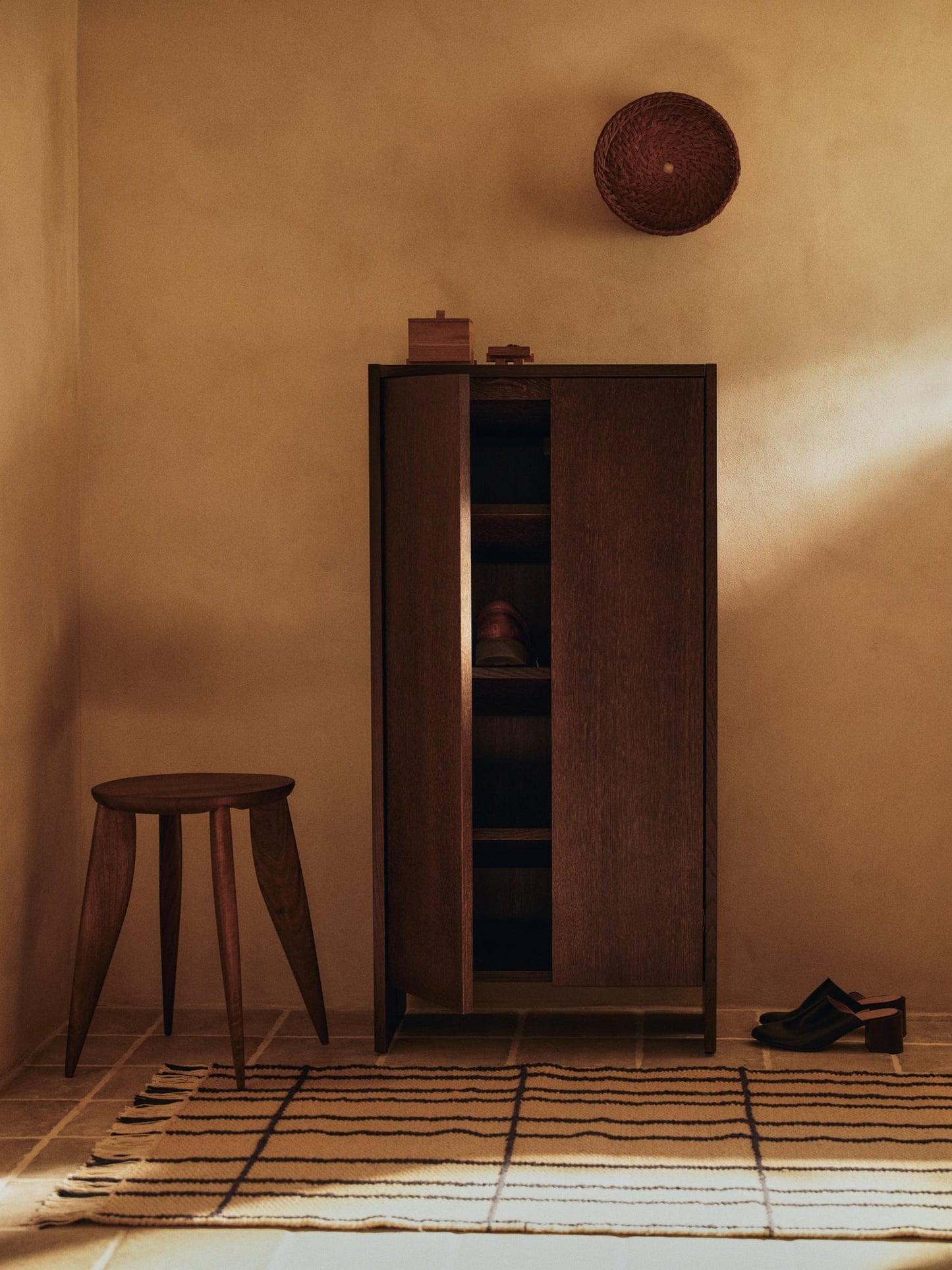 Feve side table, walnut
