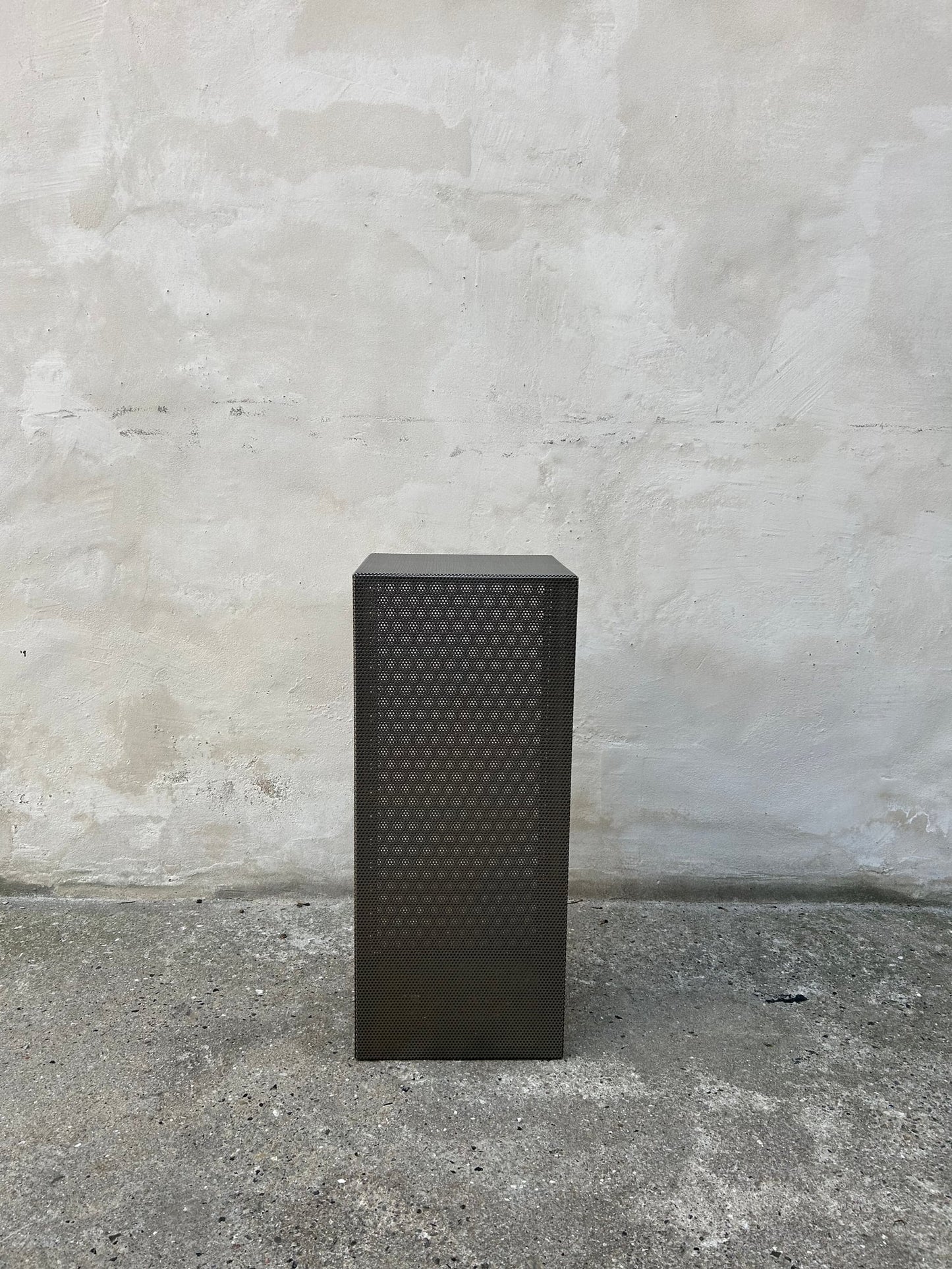 Venti Platform side table, galvanized