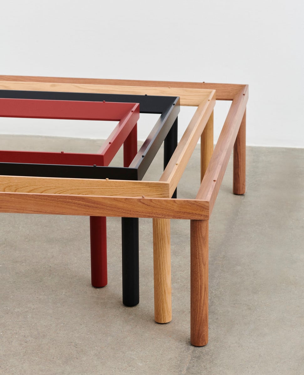 Kofi table 60 x 60 cm, lacquered walnut - reeded glass