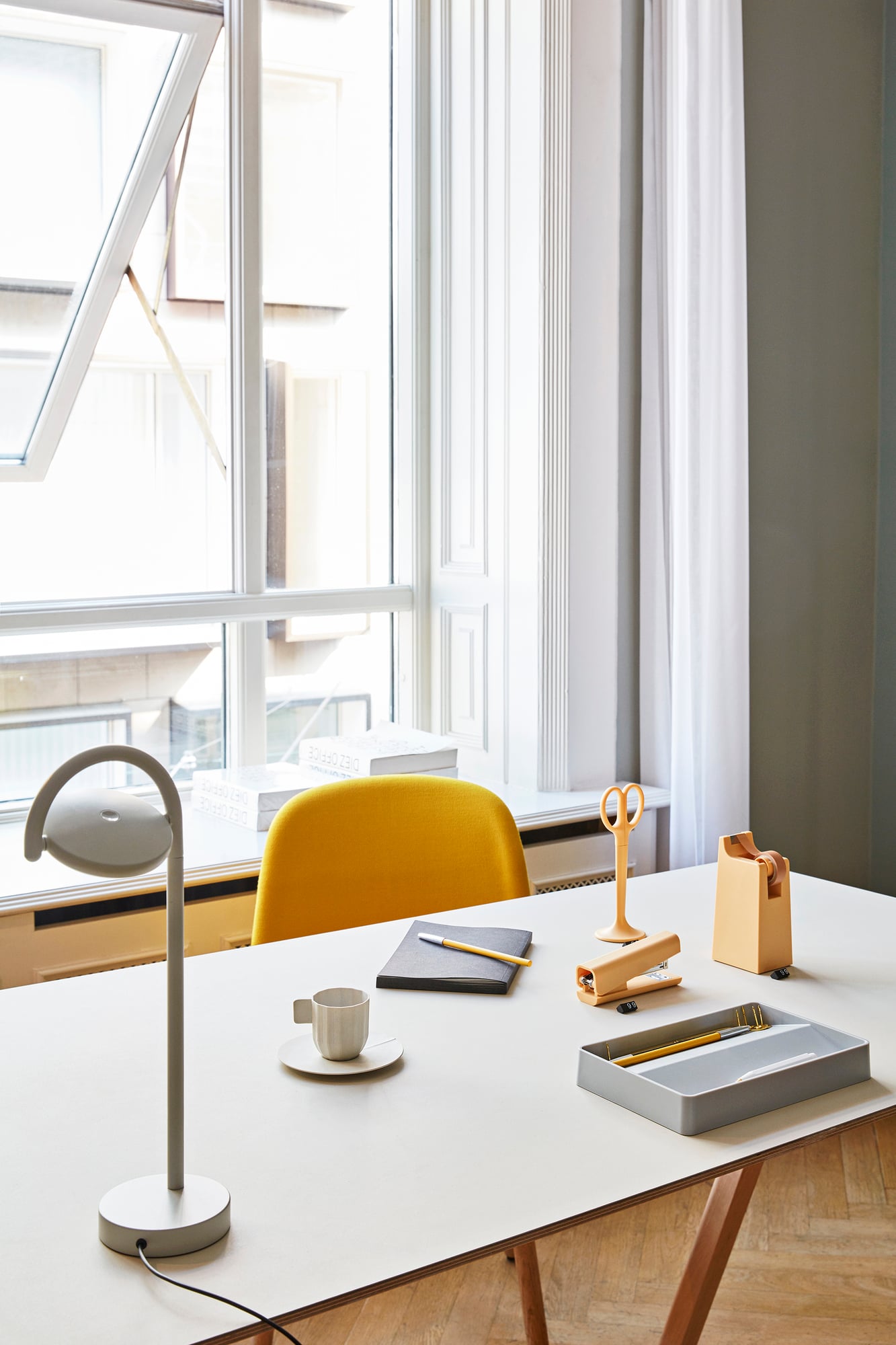CPH10 2.0 desk, 160 x 80 cm, lacquered oak - off-white linoleum