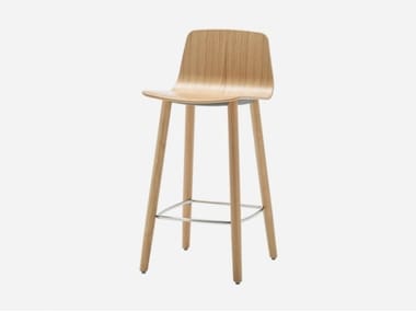 VARYA WOOD - Oak stool with footrest by Inclass