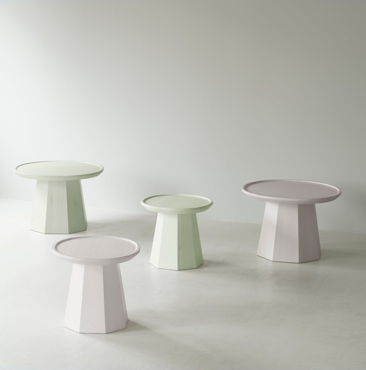 Pine table, small, rose