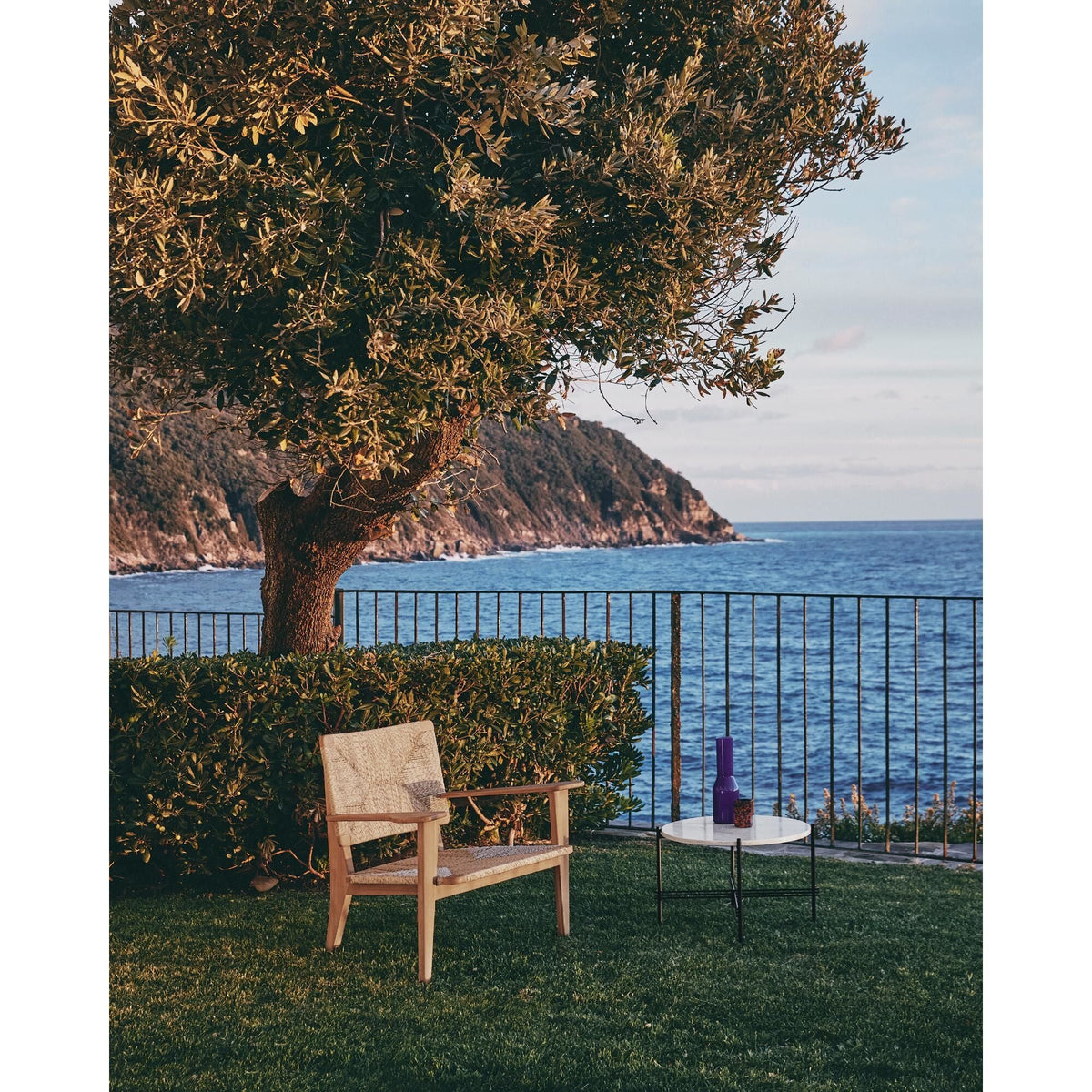 TS Outdoor Coffee Table Round Ø80 White Travertine/Black