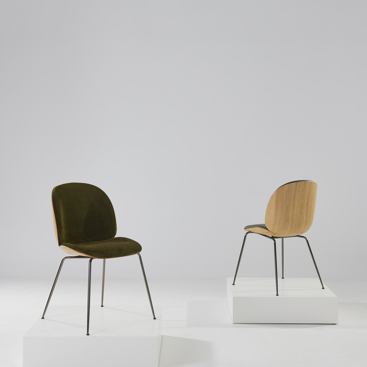 Beetle Dining Chair Veneer Shell Mumble 40 With Legs In Black Chrome
