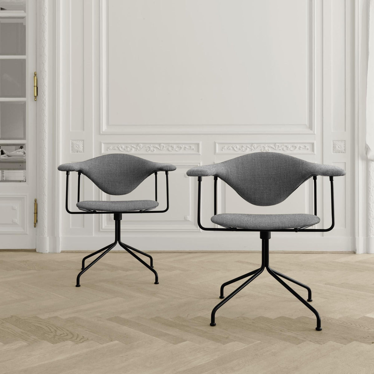 Masculo Office Chair Upholstered In Eero Special FR 106 With Base In Black Semi Matt