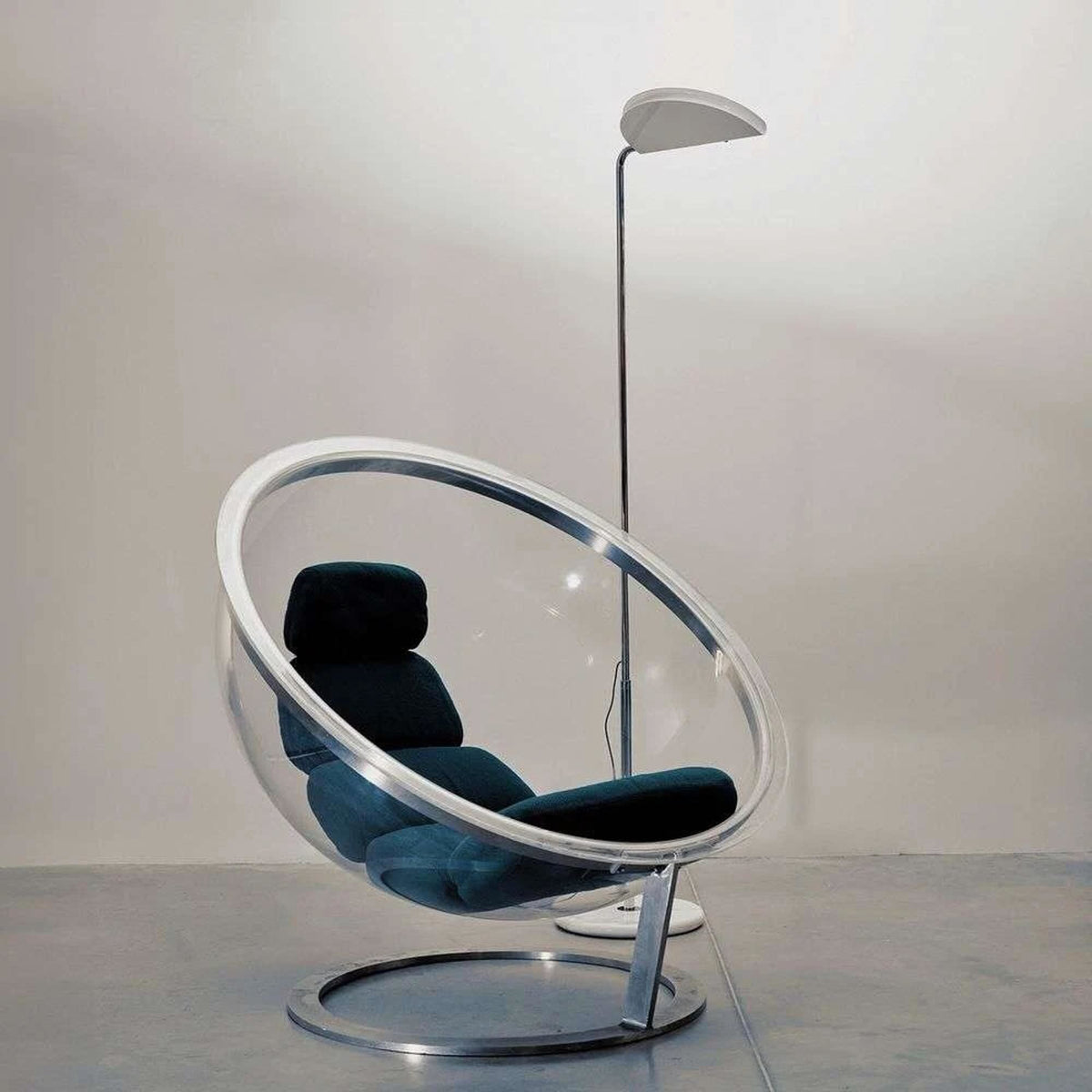 DCWéditions Mezzaluna Floor Lamp Chrome/ Black
