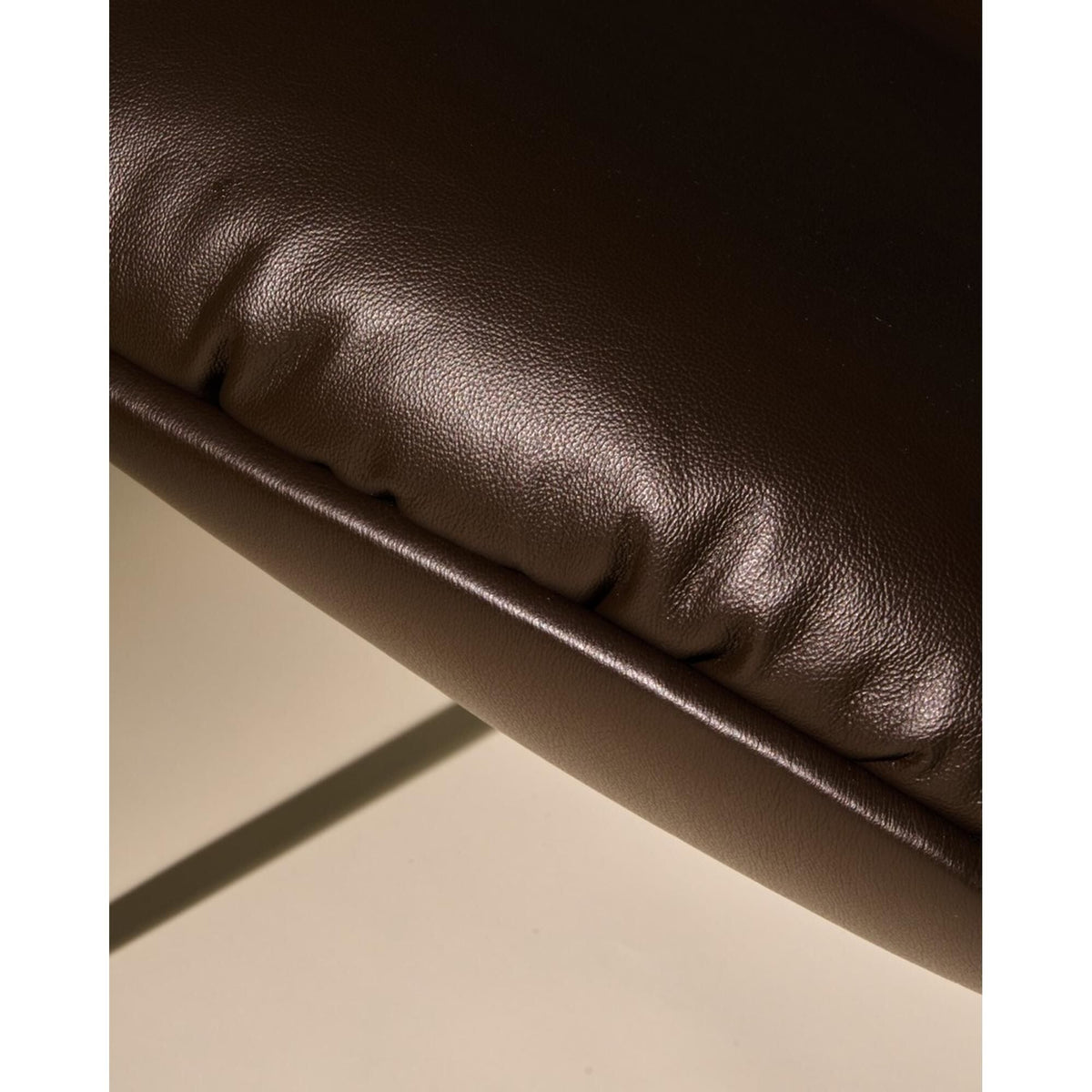 Beetle Soft Armchair Black/Smooth Leather
