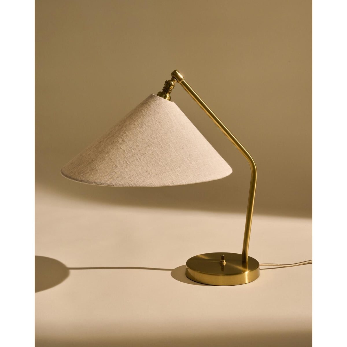 Gräshoppa Table Lamp Brass/ Canvas