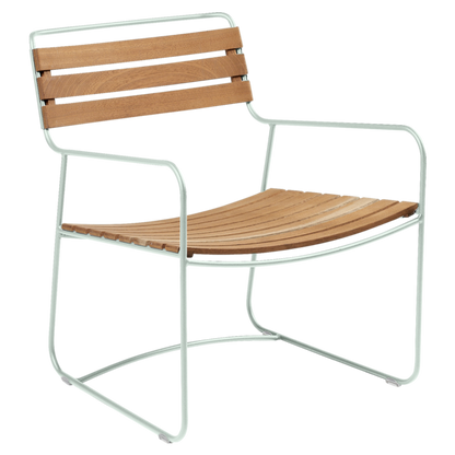 SURPRISING TEAK LOW ARMCHAIR by Fermob