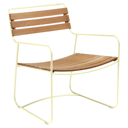 SURPRISING TEAK LOW ARMCHAIR by Fermob