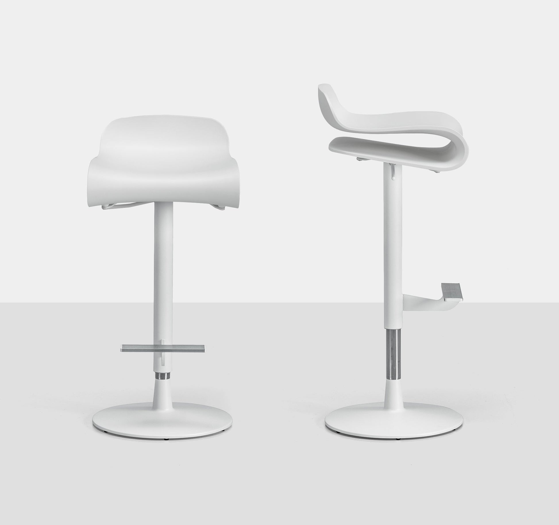 Kristalia BCN Swivel stool - side view