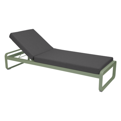 BELLEVIE PREMIUM SUNLOUNGER by Fermob
