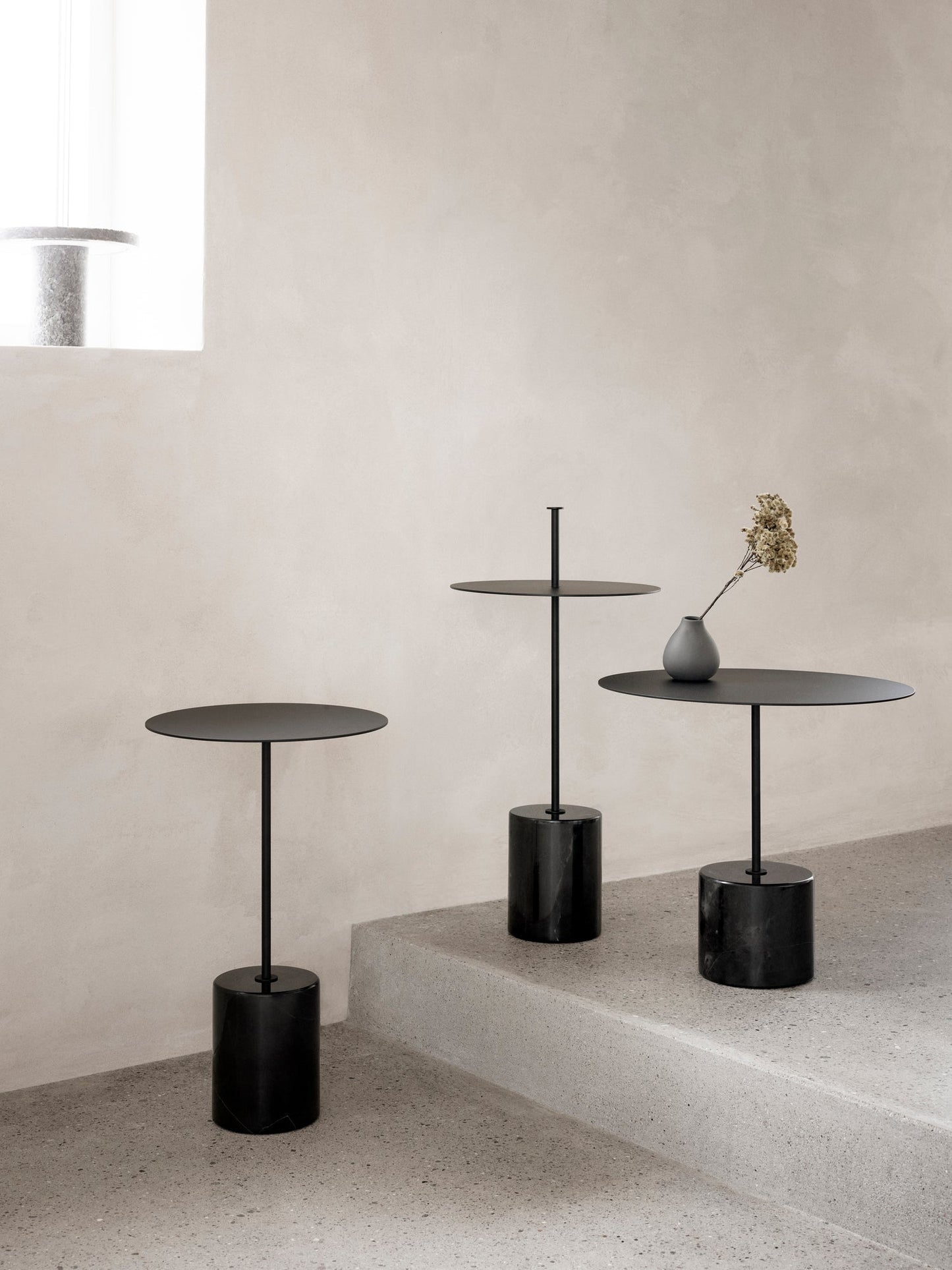 Calibre side table w. handle, high, black - Nero Marquina marble