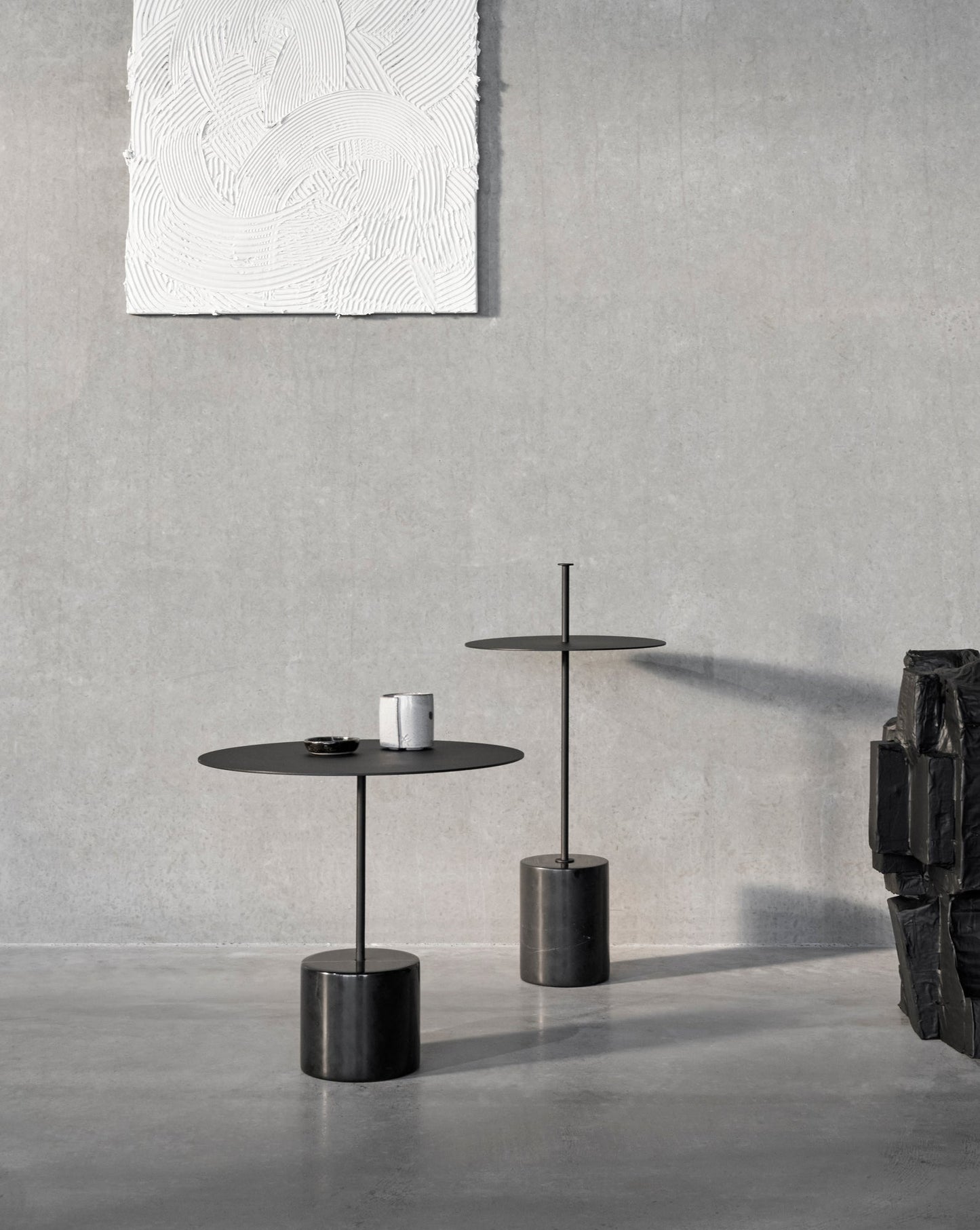 Calibre side table w. handle, high, black - Nero Marquina marble