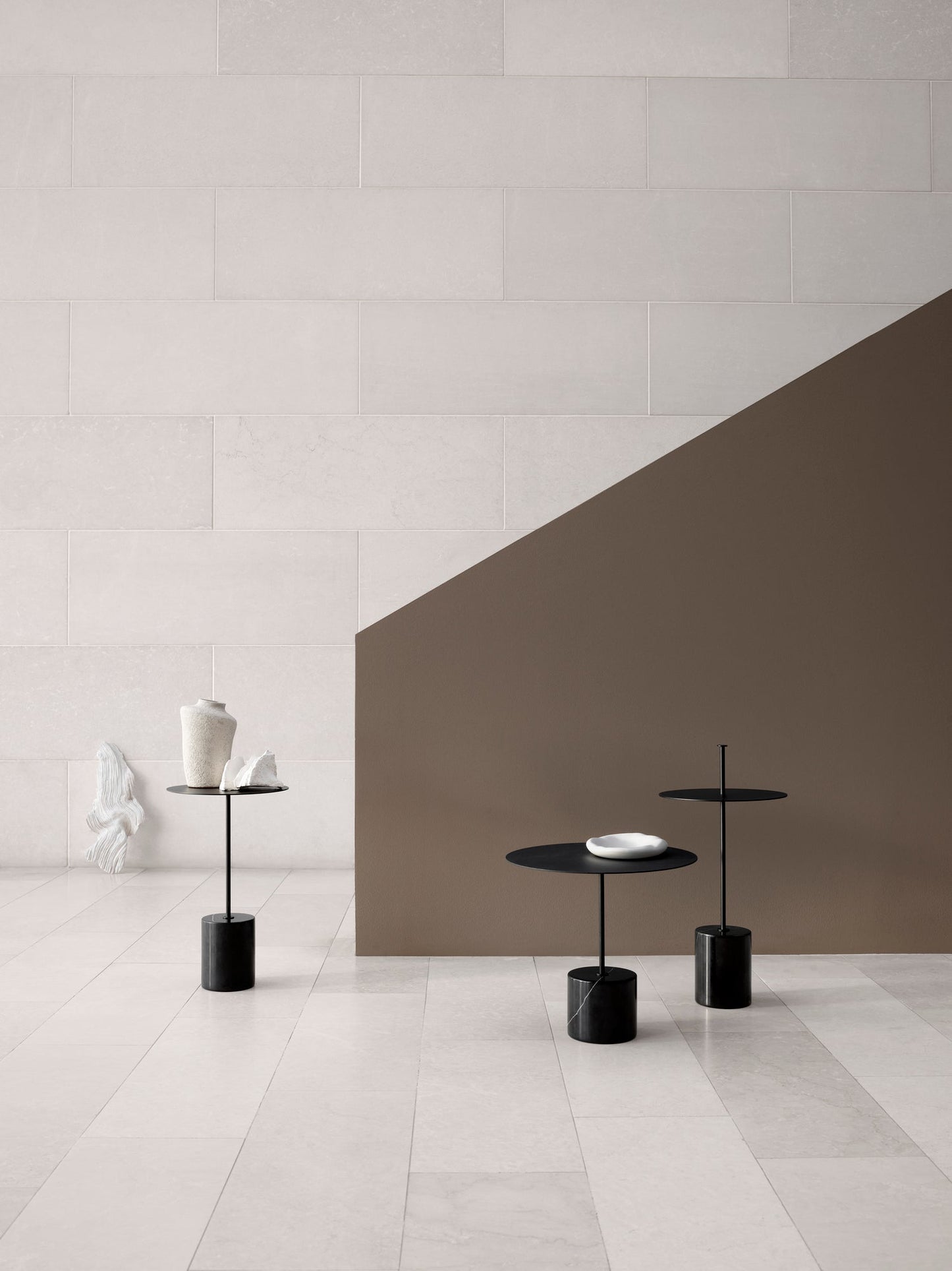 Calibre side table w. handle, high, black - Nero Marquina marble