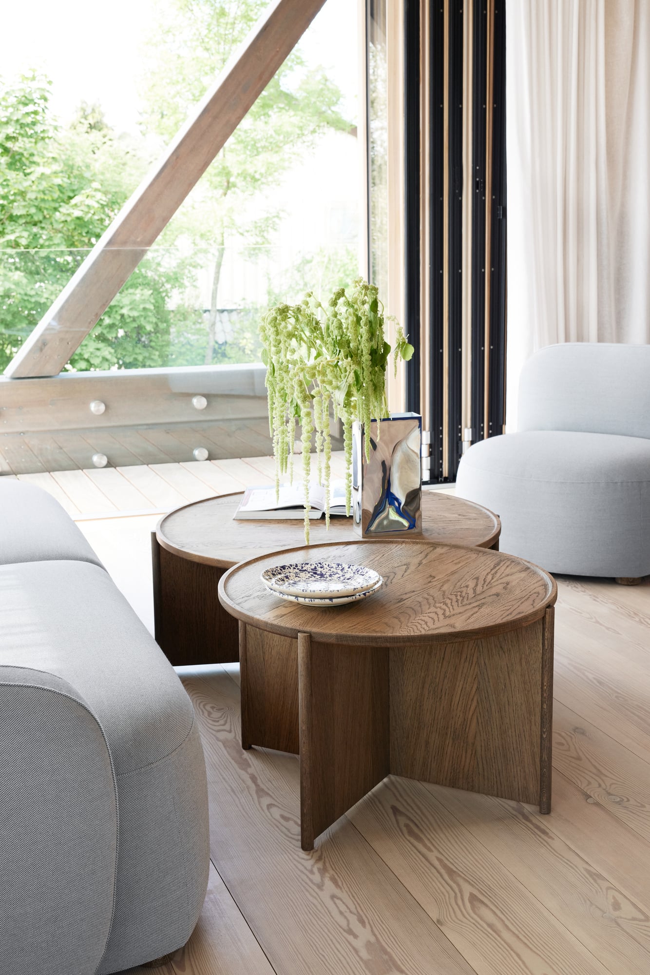 Cling coffee table, small, 70 cm, smoked oak