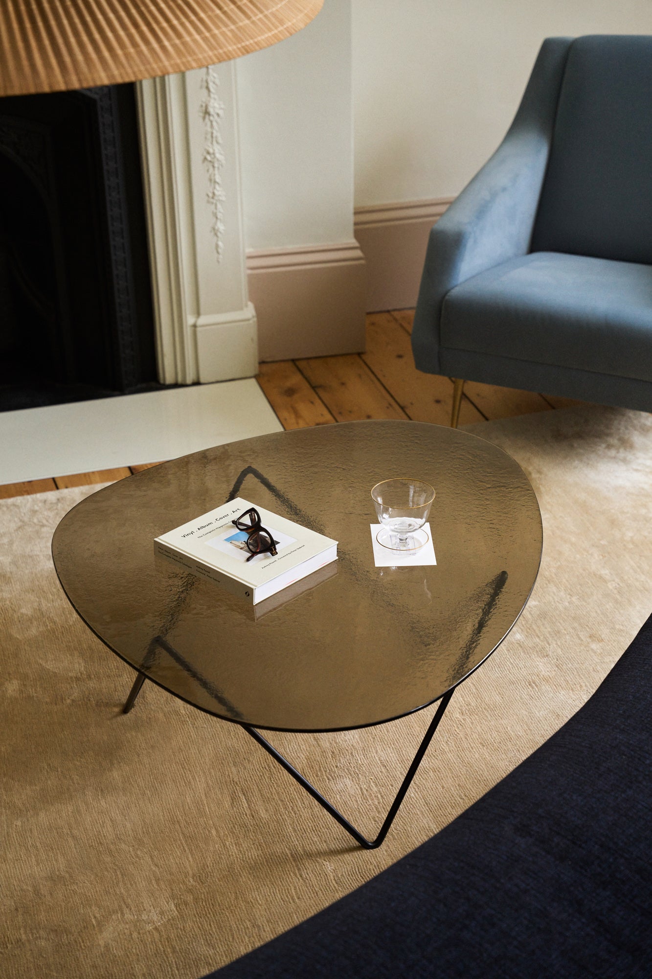 Pedrera coffee table, black - bronze structured glass