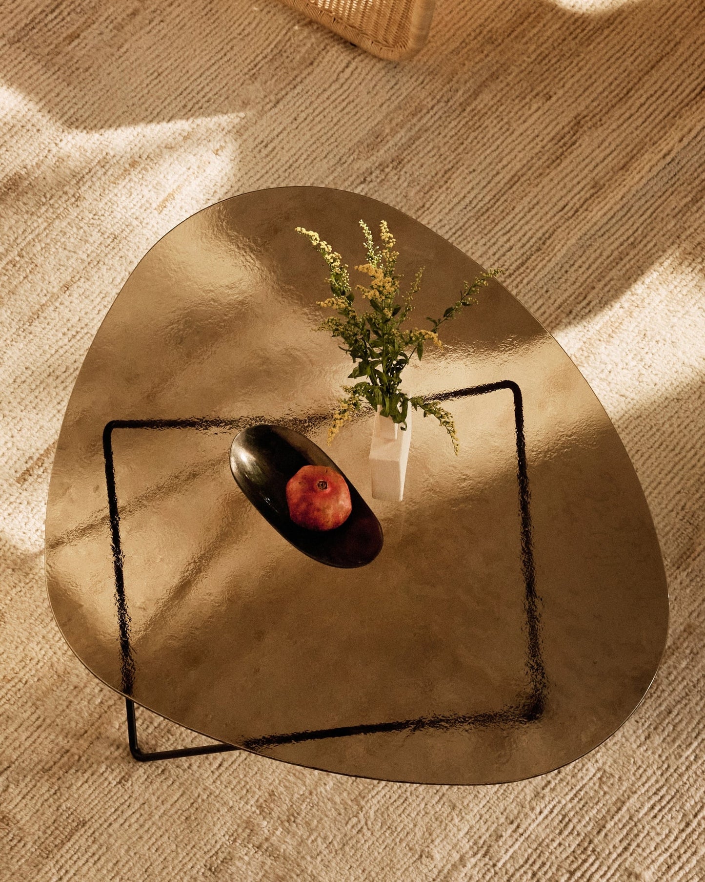 Pedrera coffee table, black - bronze structured glass