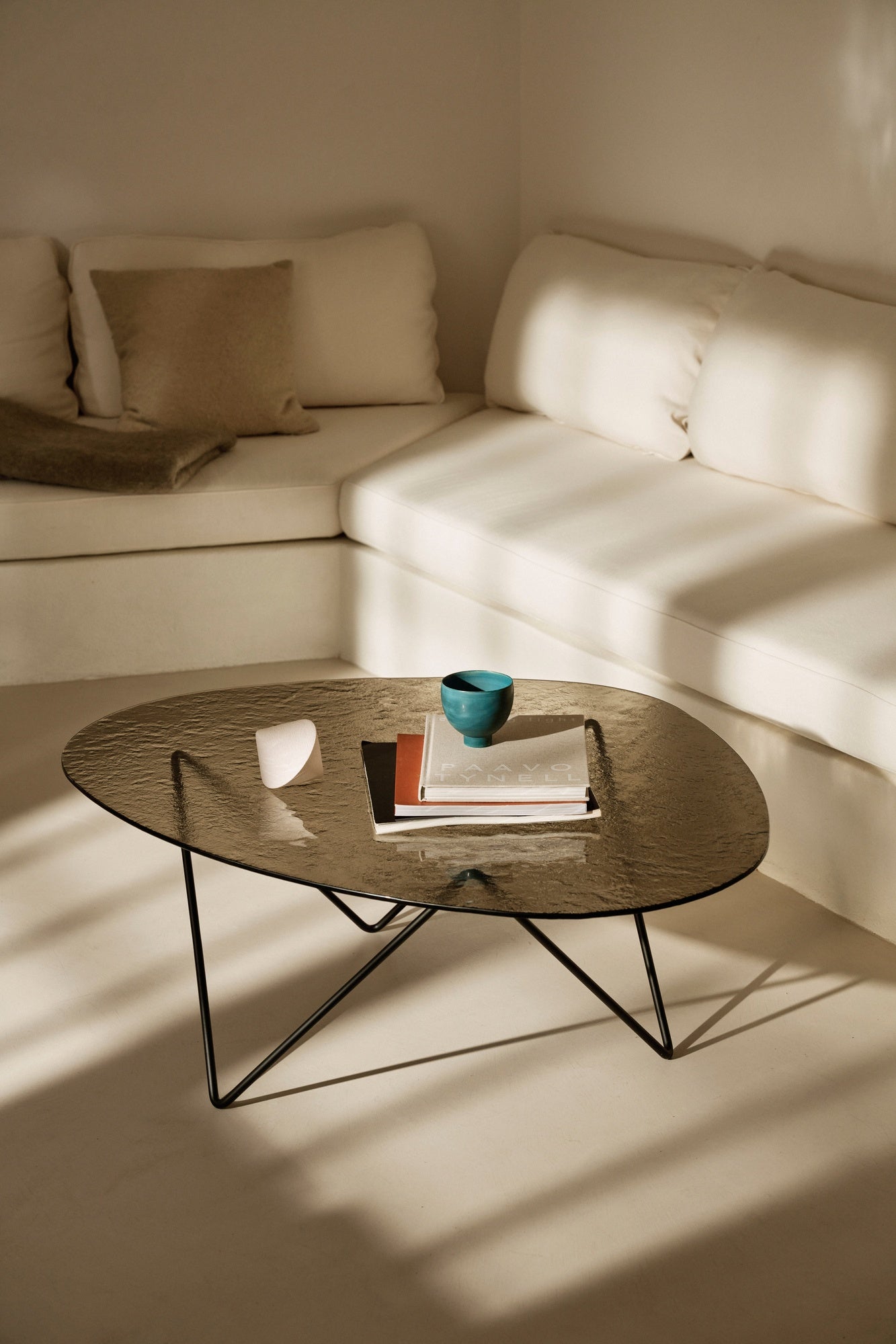 Pedrera coffee table, black - bronze structured glass