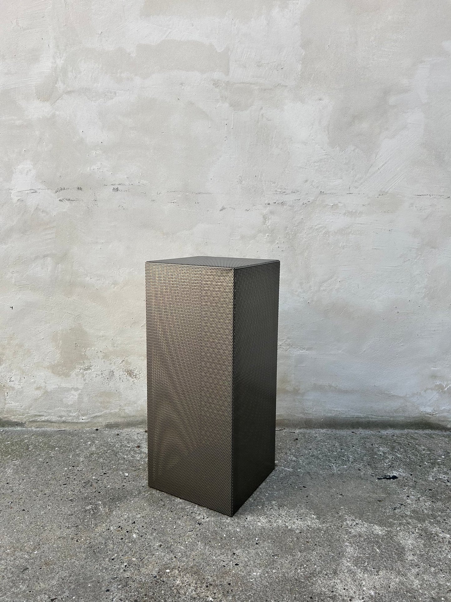 Venti Platform side table, galvanized