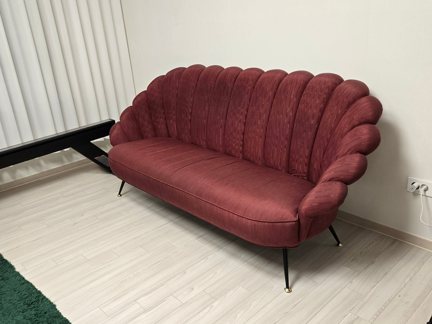 [Domestic Stock] (USED/Signs of Use) Gucci Boucle Sofa