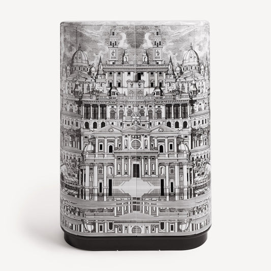 Curved Cabinet Citta Che Si Rispecchia
