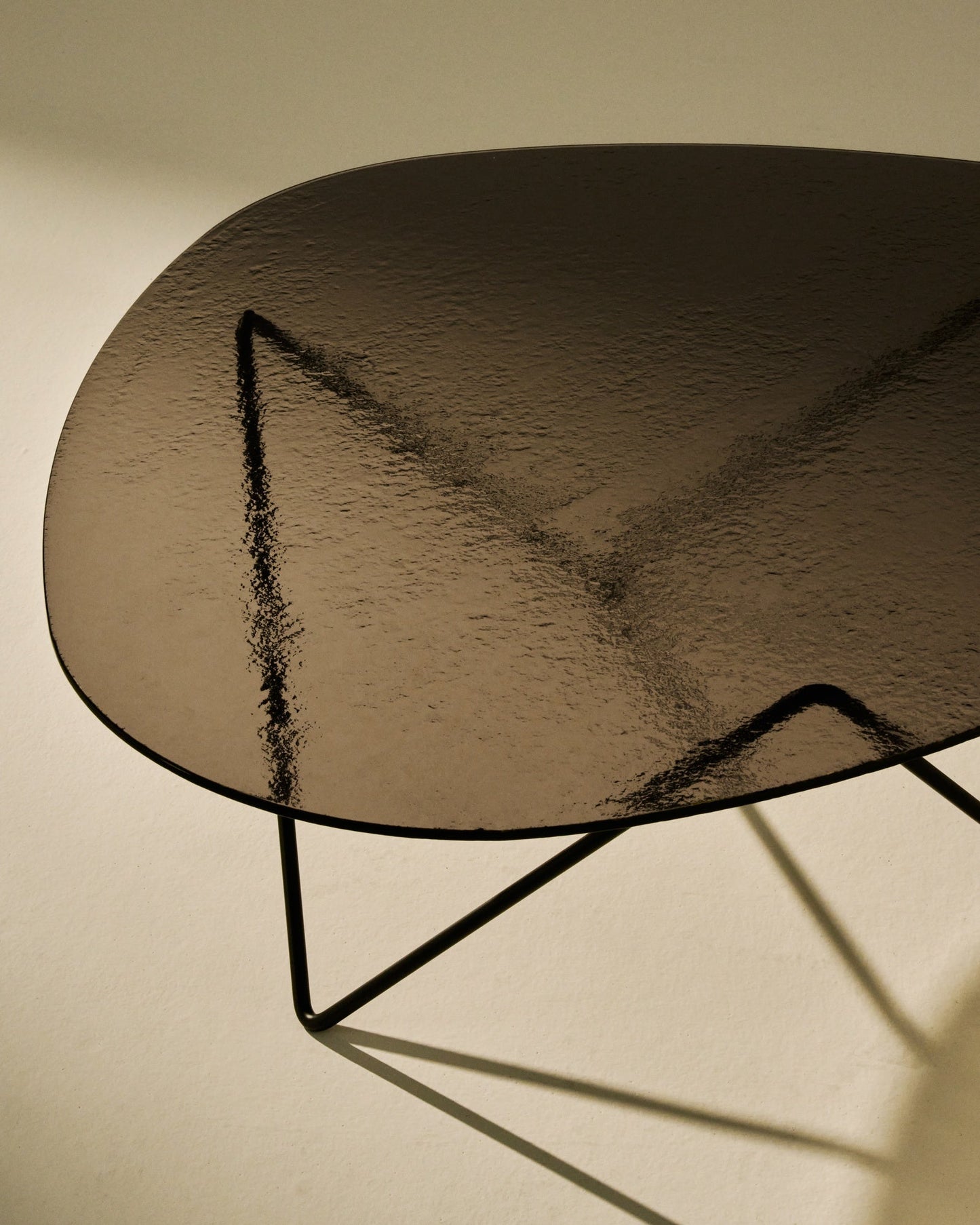 Pedrera coffee table, black - bronze structured glass