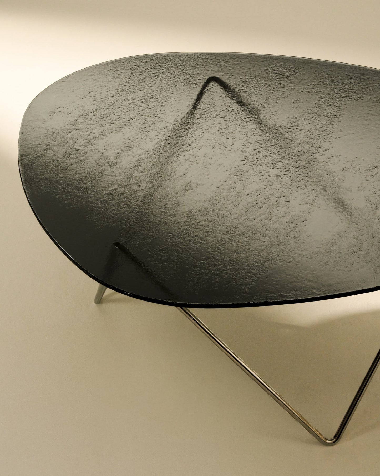 Pedrera coffee table, chrome - smoke structured glass