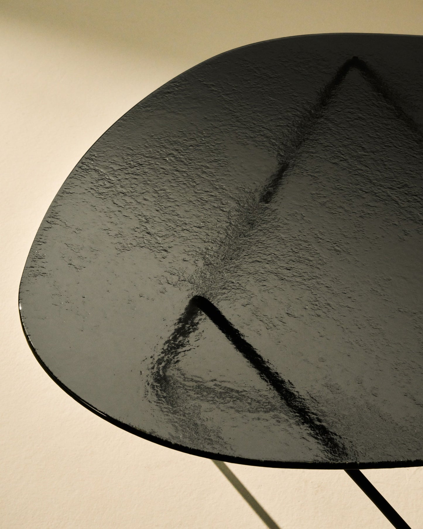 Pedrera coffee table, black - smoke structured glass