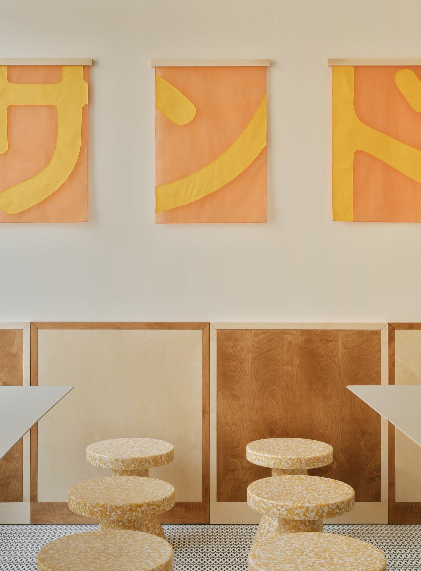 Bit stool, cone, yellow