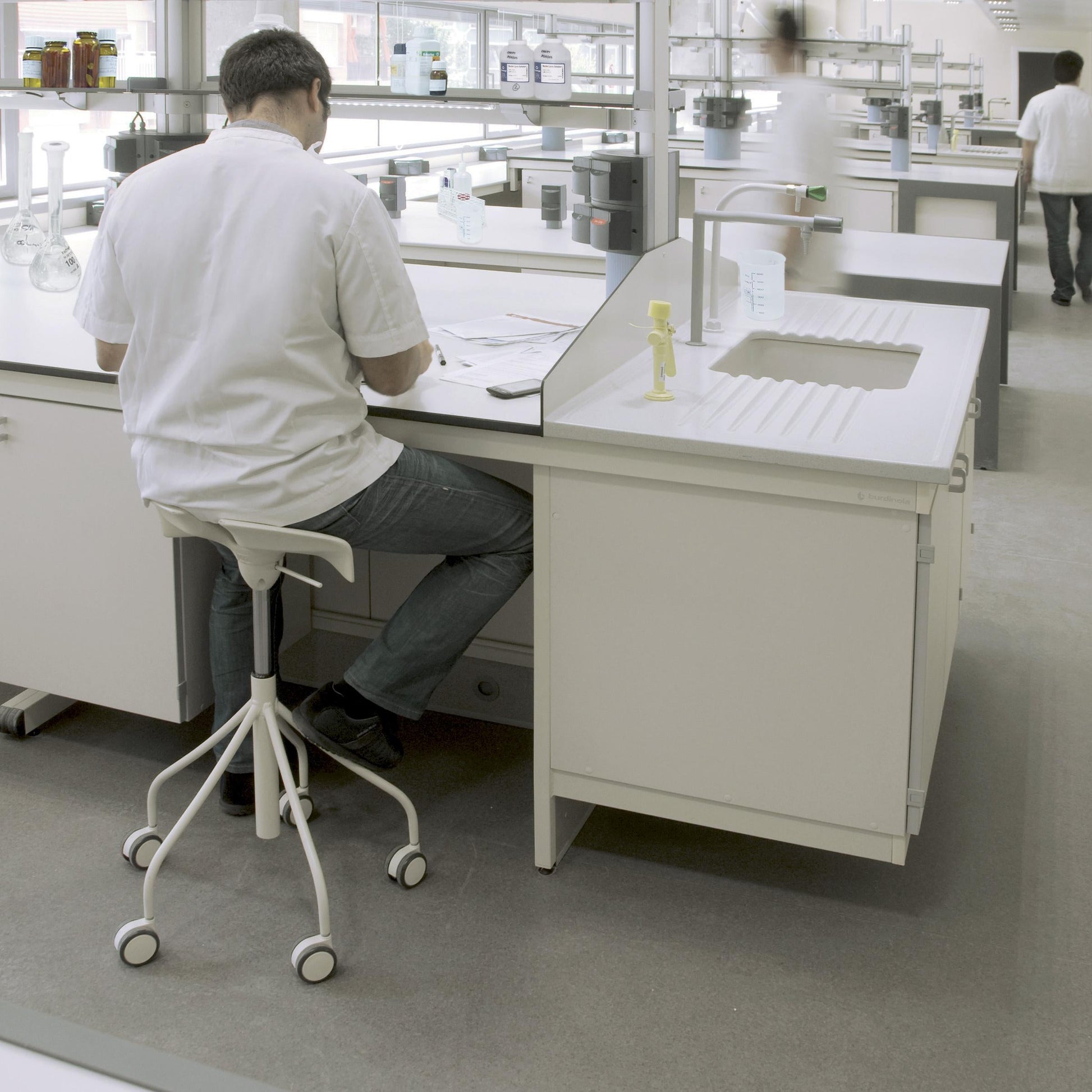 Trestle-Based Office Stool With Castors Binaria by Bd Barcelona Design #White