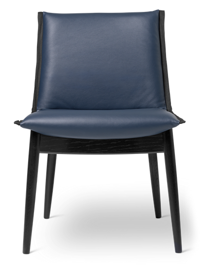 E004 EMBRACE CHAIR