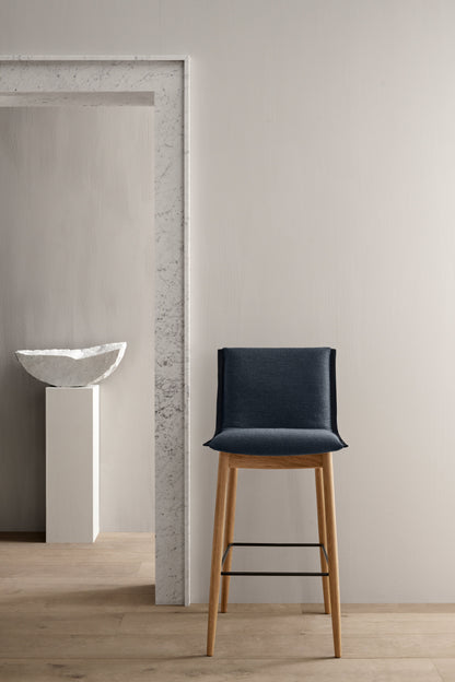 E006 EMBRACE BAR STOOL