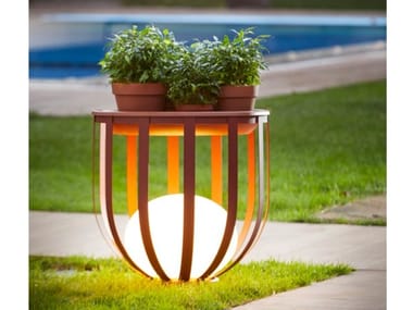 BOLS - Polyethylene planter / floor lamp by Estiluz