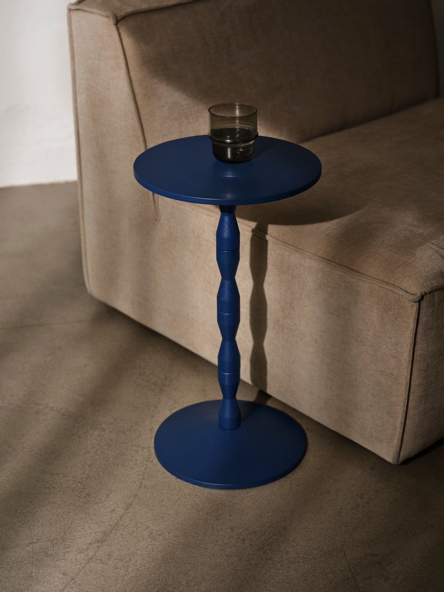 Pedestal side table, blue