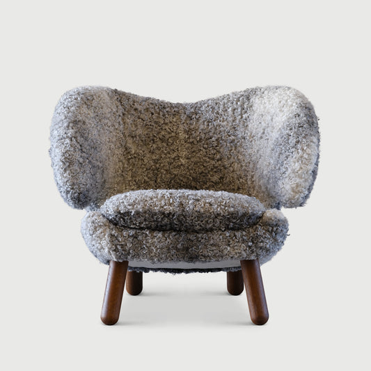 THE PELICAN CHAIR | GOTLAND SHEEPSKIN (Without Buttons) by House of Finn Juhl #Walnut / Sheepskin | Gotland