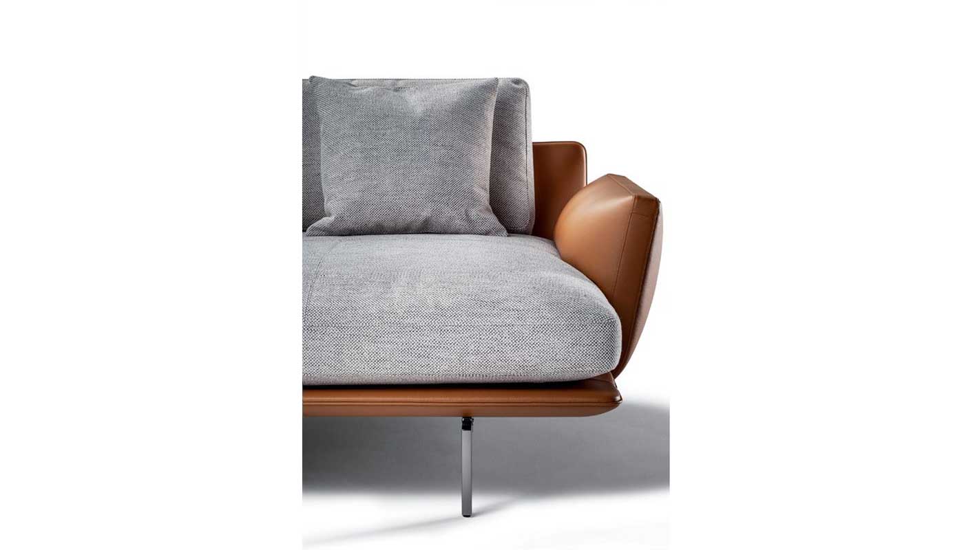 GET BACK 2 Seater Sofa by Poltrona Frau - Side detail